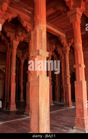 Innere der Jama Masjid in Fatehpur Sikri, Uttar Pradesh, Indien. Die Moschee wurde im Jahre 1648 von Kaiser Shah Jahan erbaut und seine Tochter Jah gewidmet Stockfoto