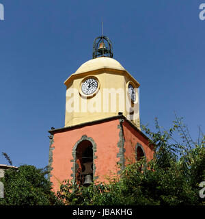 St-Tropez, Abendkonzerte, Eglise Paroissiale Notre-Dame-de-Assomption aus Dem 16. Halbmonatsschrift, Cote d ' Azur - Saint Tropez, Pfarrkirche, Eglise Paroissiale Notre-Dame-de-Assomption aus dem 16. Jahrhundert, Cote d ' Azur, Südfrankreich Stockfoto