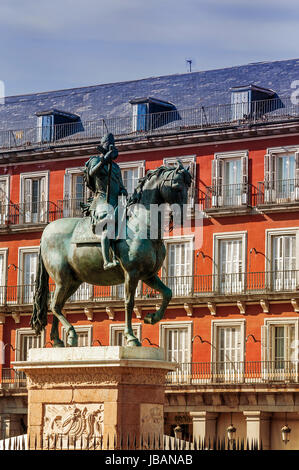 Blick auf die Statue von König Philips III, Plaza Mayor, Madrid, Spanien Stockfoto