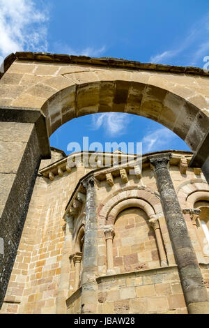 Ermita de Santa Maria de Eunate auf dem Weg nach Santiago De Compostela Stockfoto