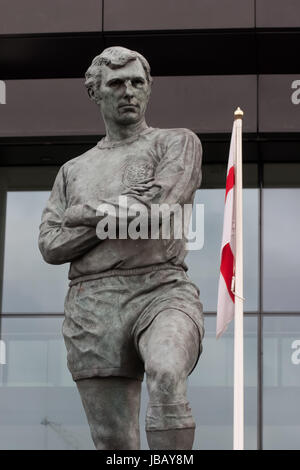 Bobby Moore Statue außerhalb Wembley Stadion, England. Stockfoto