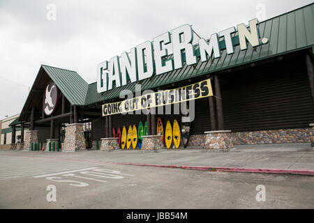 Ein "Going Out Of Business"-Banner im Einzelhandel Gander Mountain in Houston, Texas, am 28. Mai 2017. Stockfoto