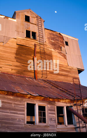 Eine alte landwirtschaftliche Struktur steht Still Stockfoto