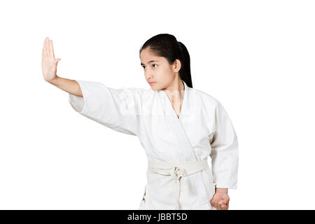 Ein indischer Jugendlicher Mädchen taekwondo Judo training Karate Kampfkunst Stockfoto