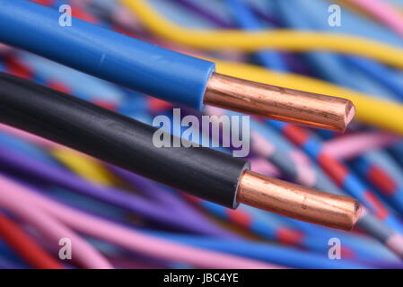 In der Nähe von elektrischen Draht mit verschwommenen Hintergrund Stockfoto