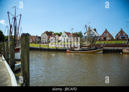 Greetsiel, Deutschland, Angelgeräte in Greetsiel Hafen Stockfoto