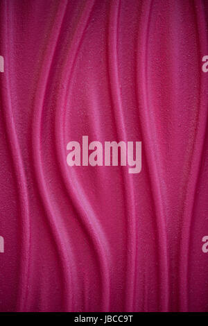 Rote Textur wellig Hintergrund. Innenwand Dekoration. Abstrakte Linien. Stockfoto