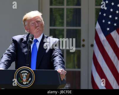 Washington, DC, USA. 9. Juni 2017. US-Präsident Donald Trump spricht während einer Pressekonferenz im Weißen Haus in Washington, DC 9. Juni 2017. Donald Trump, sagte am Freitag, dass Ex-Direktor des Federal Bureau of Investigation (FBI) James Comey über mehrere Details während seiner Donnerstag-Zeugnis des Senats gelogen. Bildnachweis: Yin Bogu/Xinhua/Alamy Live-Nachrichten Stockfoto