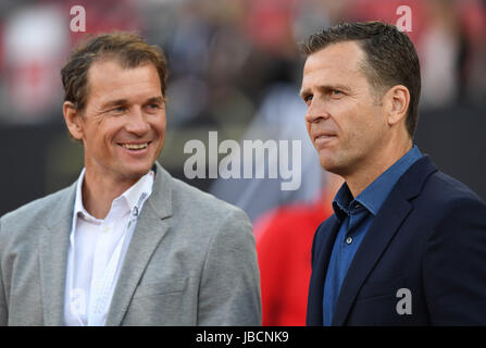 Nürnberg, Deutschland. 10. Juni 2017. Deutschland Businessmanager Oliver Bierhoff (r) und ehemaligen Deutschland Torwart Jens Lehmann vor der WM-Qualifikation Gruppe C Fußballspiel zwischen Deutschland und San Marino am Stadion Nuernberg in Nürnberg, 10. Juni 2017 abgebildet. Foto: Sven Hoppe/Dpa/Alamy Live News Stockfoto