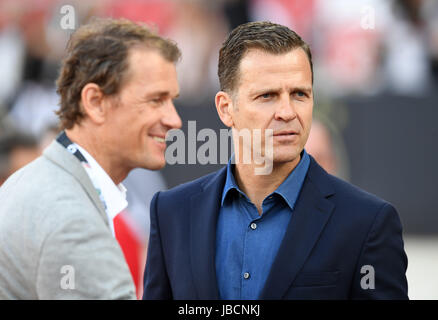 Nürnberg, Deutschland. 10. Juni 2017. Deutschland Businessmanager Oliver Bierhoff (r) und ehemaligen Deutschland Torwart Jens Lehmann vor der WM-Qualifikation Gruppe C Fußballspiel zwischen Deutschland und San Marino am Stadion Nuernberg in Nürnberg, 10. Juni 2017 abgebildet. Foto: Sven Hoppe/Dpa/Alamy Live News Stockfoto