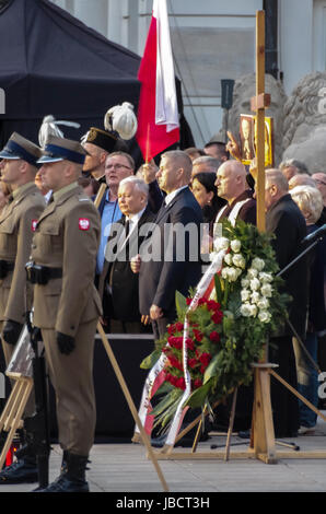 Warschau, Polen - 10. Juni 2017: Jaroslaw Kaczynski, ehemaliger Premierminister und Vorsitzender der Partei Recht und Gerechtigkeit, der Zwillingsbruder des Präsidenten nimmt an einer Jubiläumsfeier vor dem Präsidentenpalast in der polnischen Hauptstadt Teil. Stockfoto