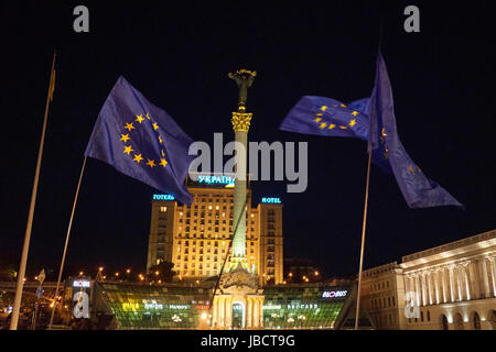 Kiew, Ukraine. 10. Juni 2017. EU Flaggen am Maidan Nezalezhnosti in Kiew während Konzert gewidmet Abbruch EU Kurzzeitvisum Anforderungen für ukrainische Bürger Credit: Dmytro Aliokhin/Alamy Live News Stockfoto