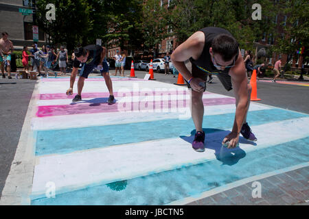 Washington, DC, USA. 10. Juni 2017. Washington DC-LGBT-Gemeinschaft feiern 'DC Pride"im Stadtteil Dupont Circle.   Bildnachweis: B Christopher/Alamy Live-Nachrichten Stockfoto