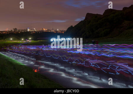 Edinburgh, Schottland. 11. Juni 2017. Die Edinburgh-Moonwalk im Holyrood Park Credit: TOM DUFFIN/Alamy Live-Nachrichten Stockfoto