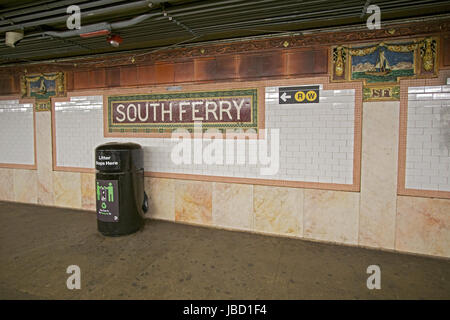 Vintage-Stil Kunstwerk an der South Ferry u-Bahnstation, die letzte Station auf der Linie Nr. 1. Senken Sie im Battery Park in Manhattan, New York City Stockfoto