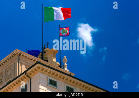 Italienische Flagge und Presidential Wimpel, Rom, Italien Stockfoto