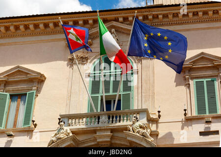 Italienischen und europäischen Flaggen, Rom, Italien Stockfoto