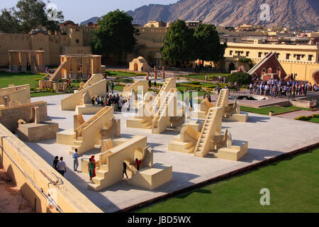 Astronomisches Observatorium Jantar Mantar in Jaipur, Indien.  Es ist eine Sammlung von 19 Instrumente, gebaut von der Rajput König Sawai Jai Singh. Stockfoto