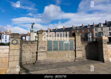 Das Denkmal, Auftragswerk für das War Memorial Committee und von Philip B. Bennison, geflügelte Victory(also called Triumphant Youth) entworfen. Stockfoto