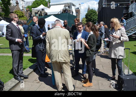 Ken Livingston am College Green am Tag nach den Parlamentswahlen 2017. Stockfoto