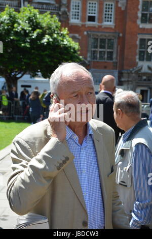 Ken Livingston am College Green am Tag nach den Parlamentswahlen 2017. Stockfoto