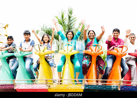 Amusement Park Familienurlaub Urlaub Fahrten Spaß Stockfoto