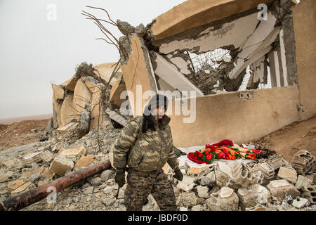 Chris huby/le pictorium - Syrien/rojava - Zorn des Euphrat - 21/12/2016 - rojava - Syrien rojava/dieses Dorf war nur von Isis von der ypg Soldaten. Stockfoto