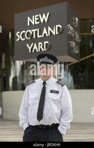 Metropolitan Police Inspector Jim Cole im New Scotland Yard, London, wo er seine Rolle in der Antwort der Polizei auf der London Bridge-Angriff bezeichnet. Stockfoto