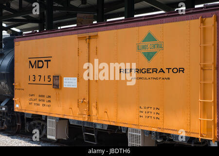 BALITMORE, MD - 15 APRIL: MDT IC No.13715 Händler Versand Transport Illinois Central Railroad Kühlschrank Auto am 15. April 2017 Stockfoto