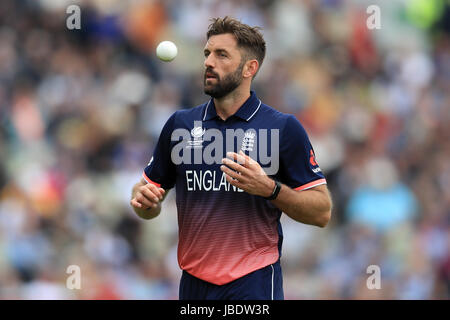 Mark Wood aus England während der ICC Champions Trophy, Gruppe A in Edgbaston, Birmingham. DRÜCKEN SIE VERBANDSFOTO. Bilddatum: Samstag, 10. Juni 2017. Siehe PA Geschichte Cricket England. Bildnachweis sollte lauten: Mike Egerton/PA Wire. EINSCHRÄNKUNGEN: Nur für redaktionelle Zwecke. Keine kommerzielle Nutzung ohne vorherige schriftliche Zustimmung der EZB. Nur für Standbilder. Keine bewegten Bilder zum Emulieren der Übertragung. Keine Entfernung oder Verdunkelung von Sponsorlogos. Stockfoto