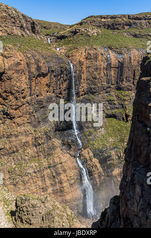 Wasserfall an der Spitze der Sentinel Wandern, Drakensberge in Südafrika Stockfoto