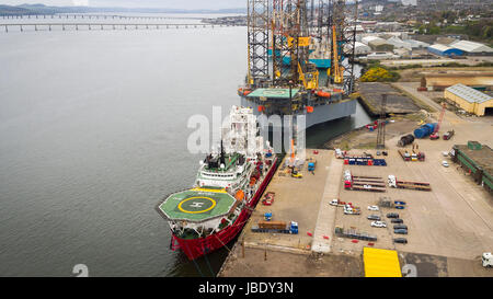 Nordsee Ölbehälter Seawell in Dundee entladen Stockfoto