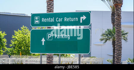 Wegweiser nach Rental Car Return - SAN DIEGO - Kalifornien Stockfoto