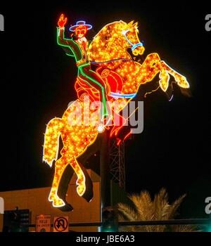 Berühmte Cowboy auf dem Pferd in die Innenstadt von Las Vegas - LAS VEGAS - NEVADA Stockfoto