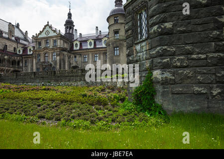 MOSZNA, Polen - 4. Juni 2017: The Moszna Castle ist ein historischer Palast befindet sich in einem kleinen Dorf in Moszna ist eines der bekanntesten Denkmäler in Uppe Stockfoto