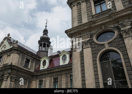 MOSZNA, Polen - 4. Juni 2017: The Moszna Castle ist ein historischer Palast befindet sich in einem kleinen Dorf in Moszna ist eines der bekanntesten Denkmäler in Uppe Stockfoto
