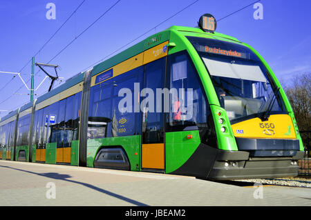 Eingeführt in 2010 Straßenbahn ist Tramino ein Produkt der Solaris Bus & Trainer, Bus, Bus, Obus und Straßenbahn Hersteller mit Sitz in Bolechowo bei Posen, Polen Stockfoto