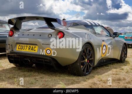 Lotus Evora S mit einer benutzerdefinierten Spitfire-Grafiken Stockfoto