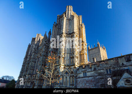 Die prächtigen Westfassade der Kathedrale von Wells, Somerset, England, UK Stockfoto