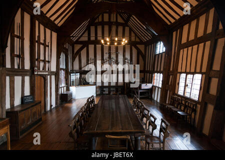 Innen / innen von der Guildhall von The Lord Leycester Hospital; ein Altenheim für Veteranen in Warwick, England. VEREINIGTES KÖNIGREICH. (88) Stockfoto