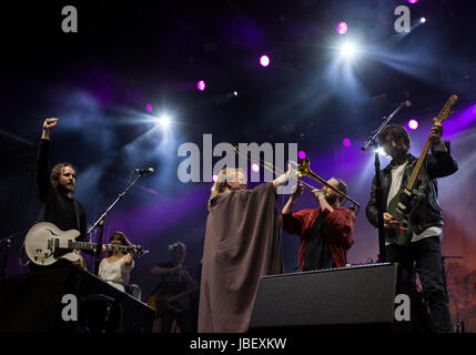 Broken Social Scene auf Dem Field Trip Music & Arts Festival 2017 mit Feist, Amy Milan von STARS und Emily Haines von Metric Stockfoto