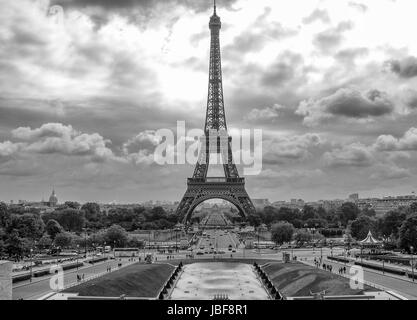 Tour Eiffel, Paris. Herrliche Aussicht auf den berühmten Turm von Trocadero-Gärten. Stockfoto