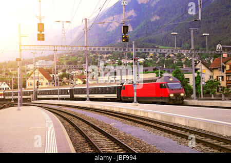 Abends Blick auf Bahnhof Chur. Zentralschweiz. Stockfoto