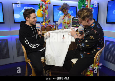 Liam Payne und Capital FM Moderator Roman Kemp auf Capital FM Sommer Ball mit Vodafone statt im Wembley Stadion in London. Stockfoto