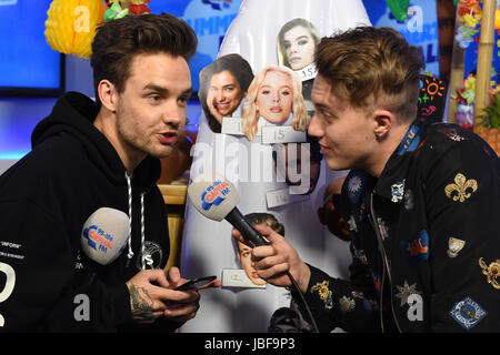 Liam Payne und Capital FM Moderator Roman Kemp auf Capital FM Sommer Ball mit Vodafone statt im Wembley Stadion in London. Stockfoto