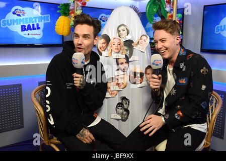 Liam Payne und Capital FM Moderator Roman Kemp auf Capital FM Sommer Ball mit Vodafone statt im Wembley Stadion in London. Stockfoto