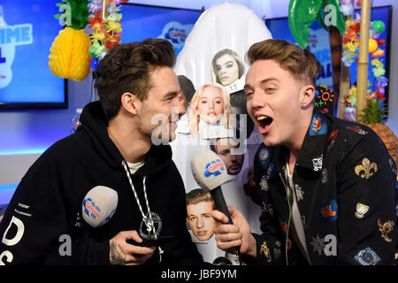 Liam Payne und Capital FM Moderator Roman Kemp auf Capital FM Sommer Ball mit Vodafone statt im Wembley Stadion in London. Stockfoto