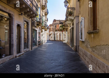 Straßenansicht der Stadt Taormina - Taormina, Sizilien, Italien Stockfoto