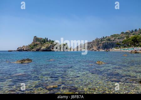 Blick auf Insel Isola Bella und Strand - Taormina, Sizilien, Italien Stockfoto