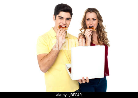 Junges Paar genießt leckeren pizza Stockfoto